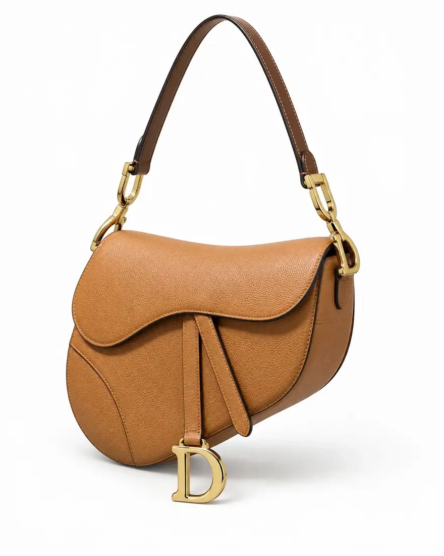 Ángulo de estudio del bolso Saddle camel